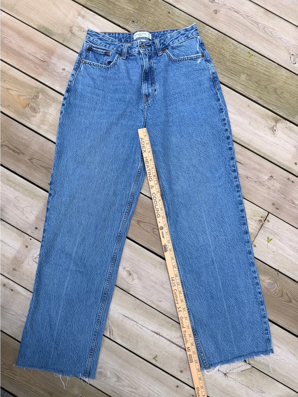 Abercrombie & Fitch High Rise Loose Jean. 28/6 W - Picture 3 of 8